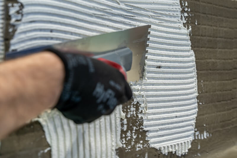 Impermeabilizar piscina de obra: aprende cómo hacerlo con Molins.