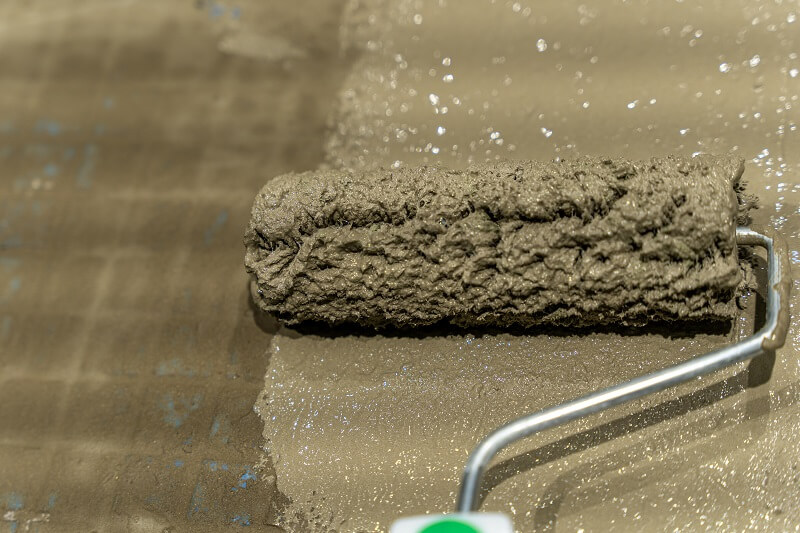 Impermeabilizar piscina de obra, con productos de Molins.