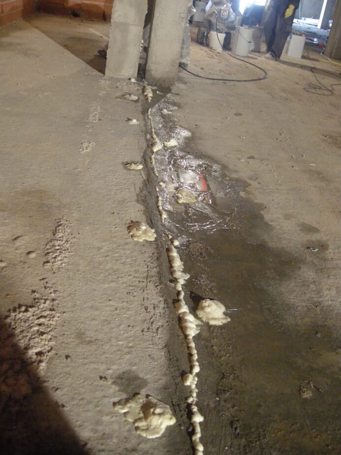 Waterproofing below the water table: application of hydroexpansive resins.