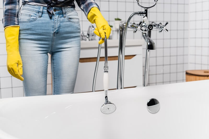 Benefits of changing a bathtub for a shower tray: cleanliness and hygiene are better in a shower tray.